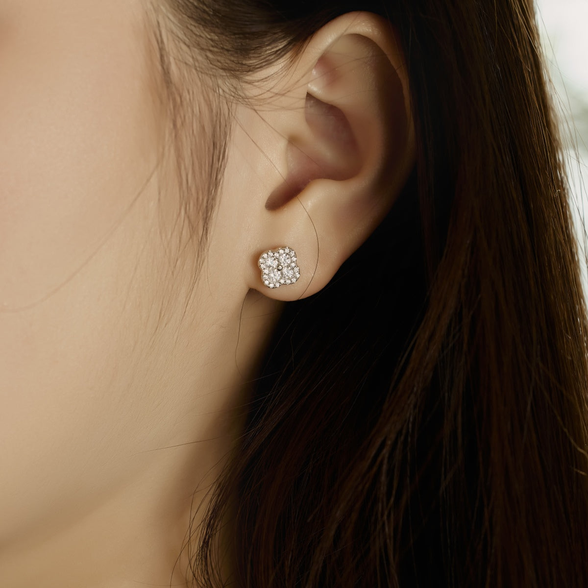 [Windsor Jewelry]Four-Leaf Clover Flower Shaped Earrings