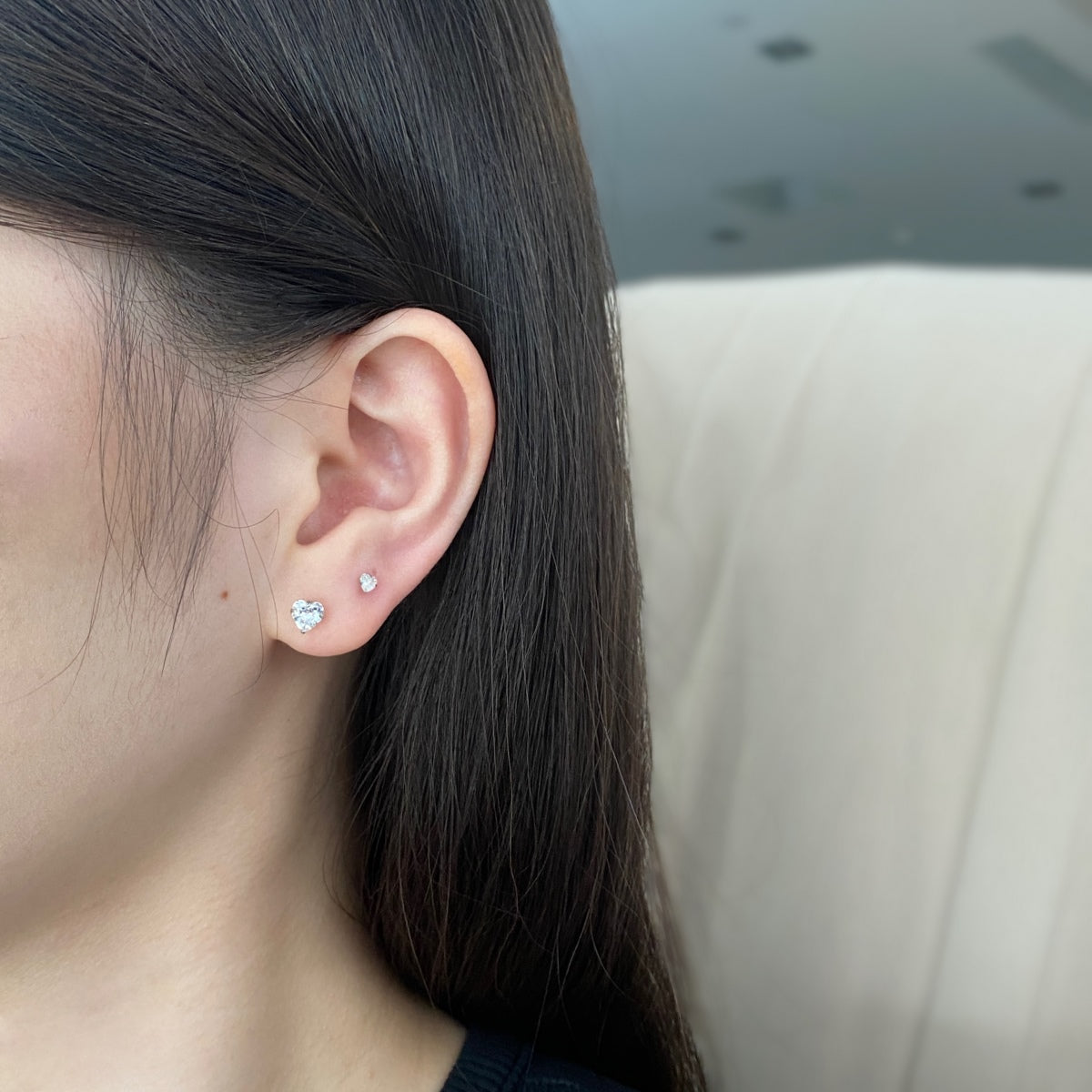 [Windsor Jewelry]Sparkling Heart Shaped Simple Earrings
