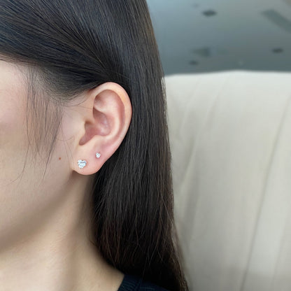 [Windsor Jewelry]Sparkling Heart Shaped Simple Earrings