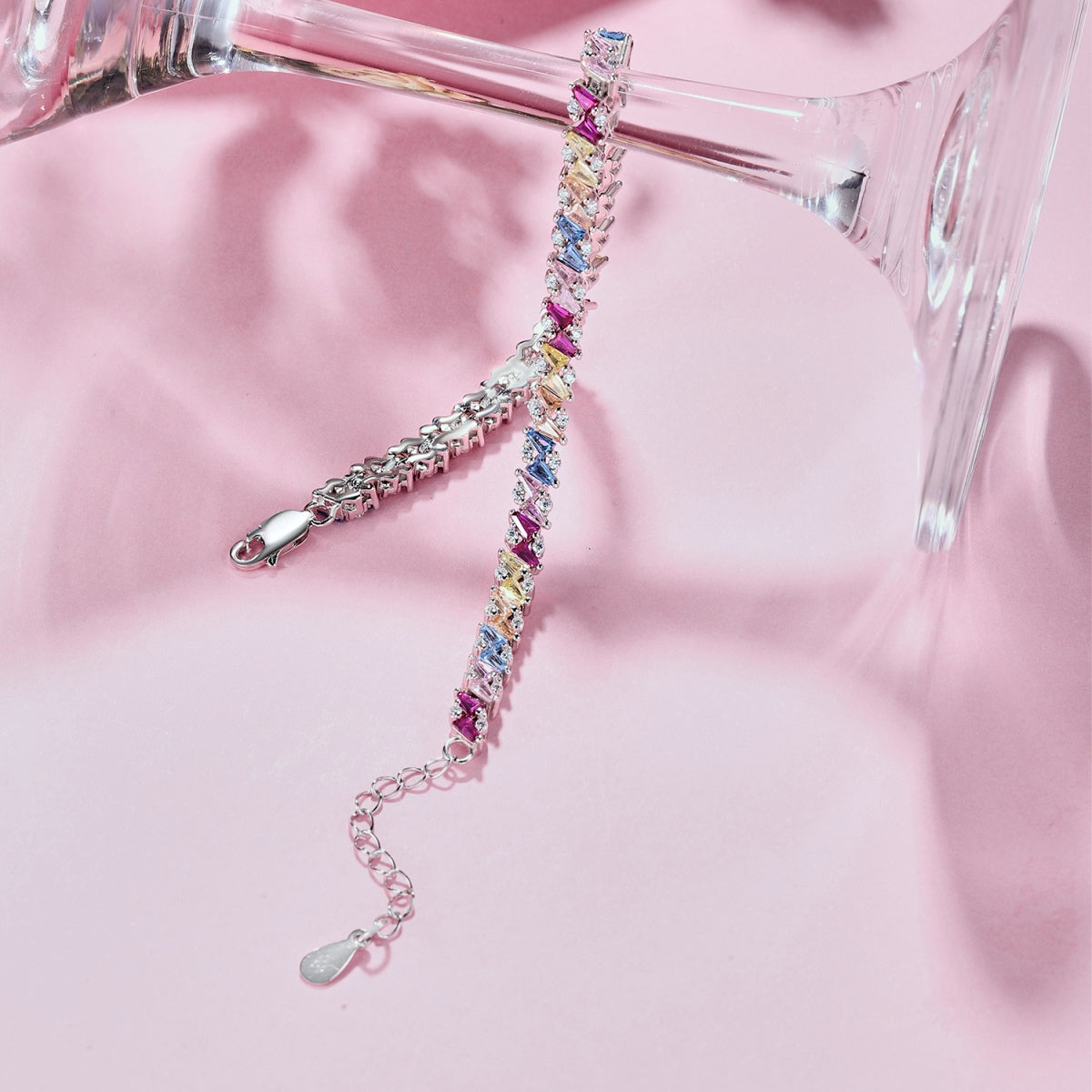 [Windsor Jewelry]Ornate Sparkling Multi Cut Party Bracelet