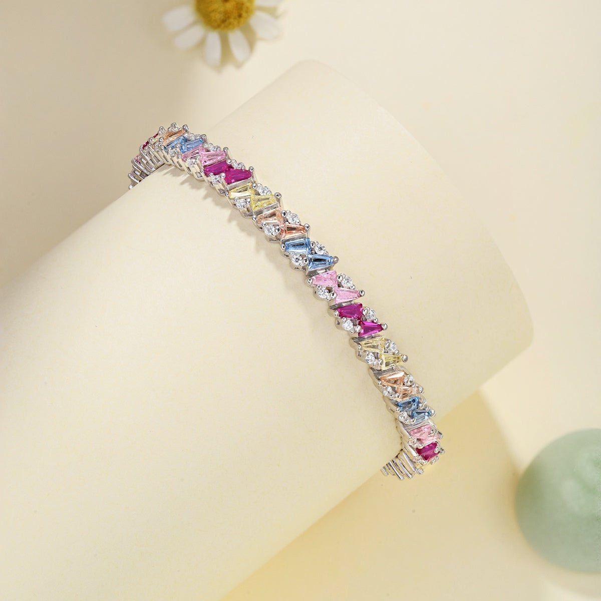 [Windsor Jewelry]Ornate Sparkling Multi Cut Party Bracelet