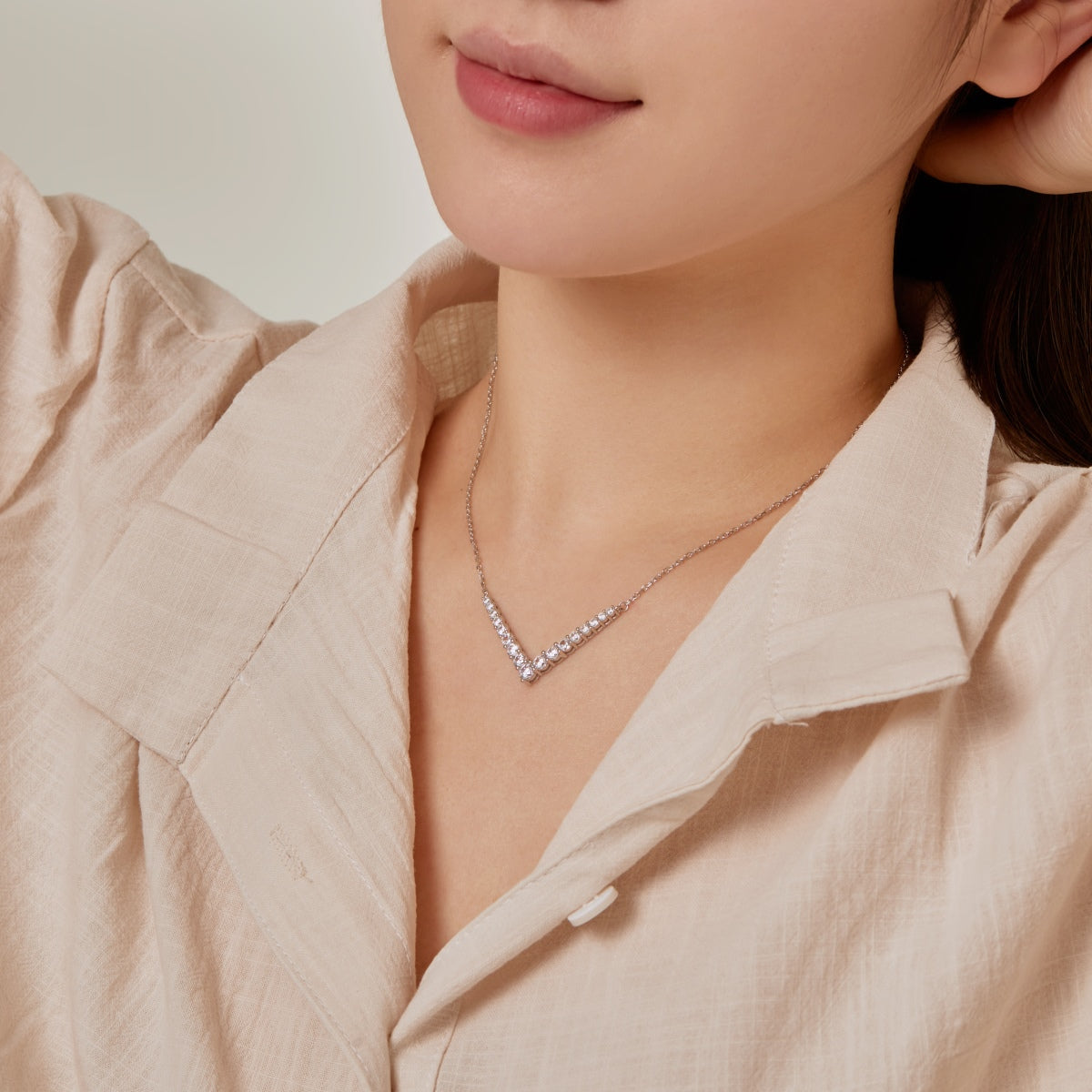 [Windsor Jewelry]Ornate Round Cut Necklace