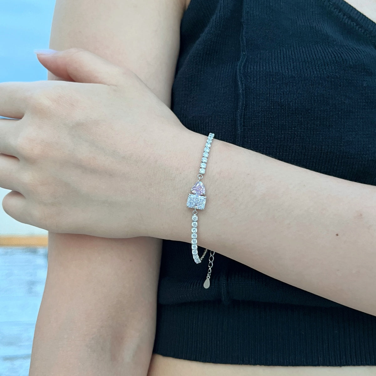 [Windsor Jewelry]Dazzling Unique Multi Shape Lover Bracelet