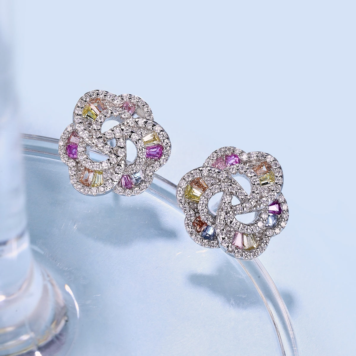 [Windsor Jewelry]Exquisite Flower Shape Daily Earrings