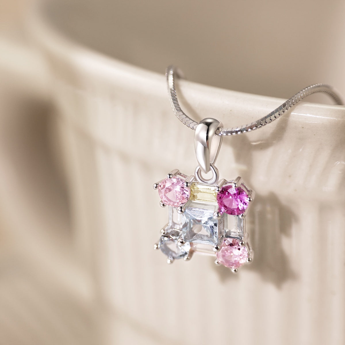 [Windsor Jewelry]Gorgeous Multi Colorful Necklace