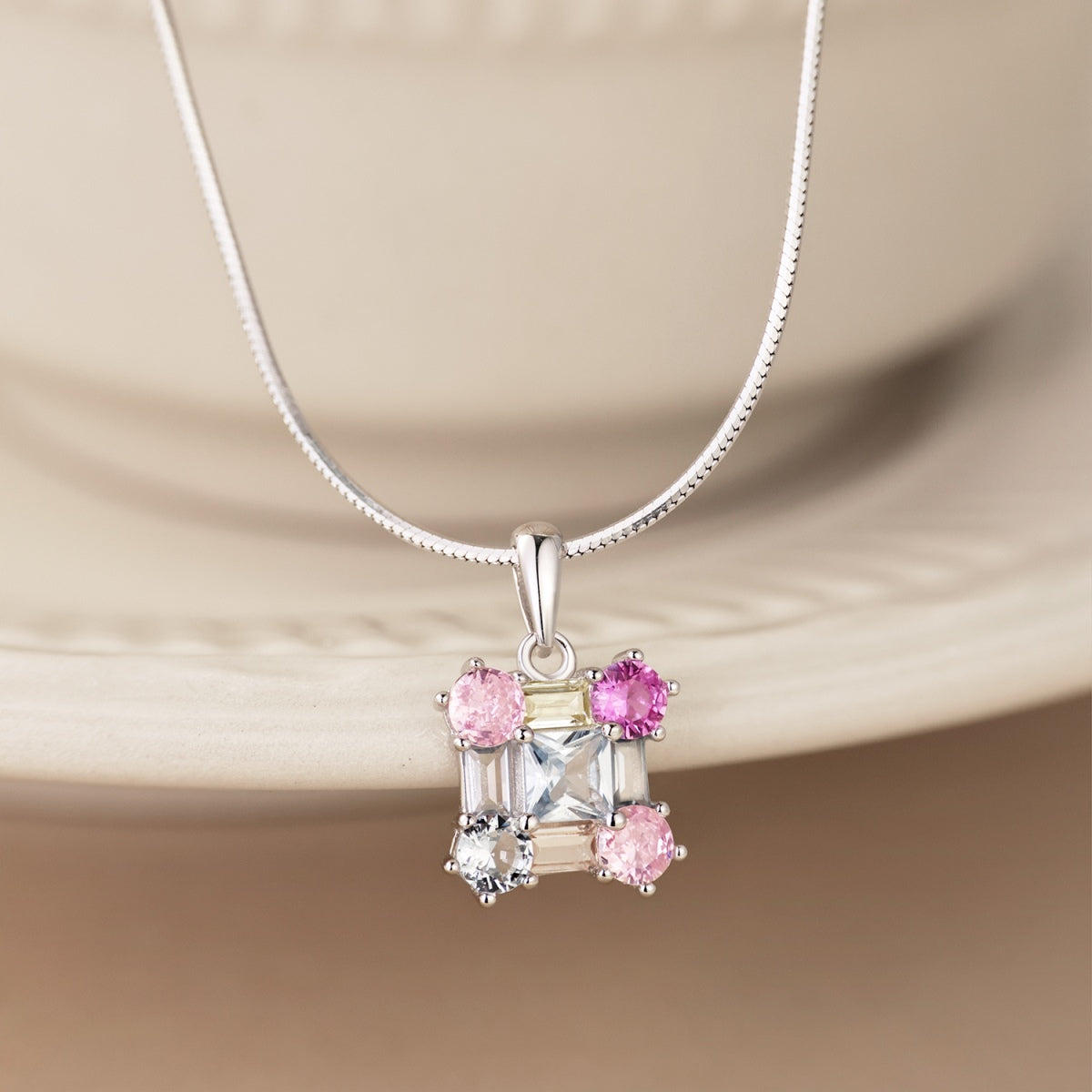 [Windsor Jewelry]Gorgeous Multi Colorful Necklace