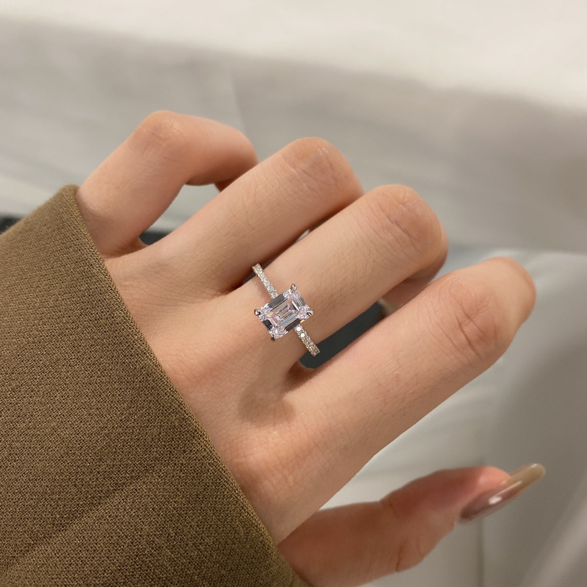 [Windsor Jewelry]2.0 Carat Scintillating Ornate Radiant Cut Party Ring