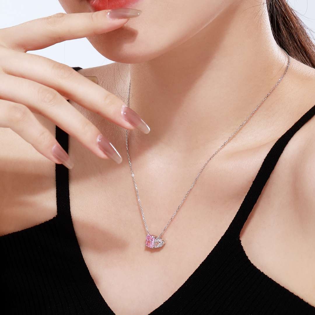 [Windsor Jewelry]Dazzling Square & Heart Shape Necklace