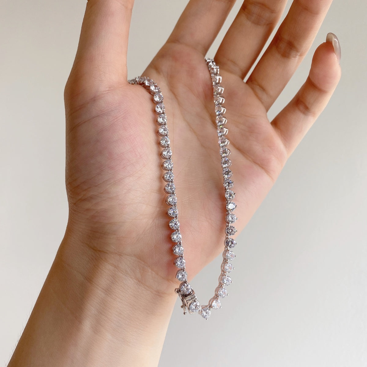 [Windsor Jewelry]Ornate Heart Cut Tennis Necklace