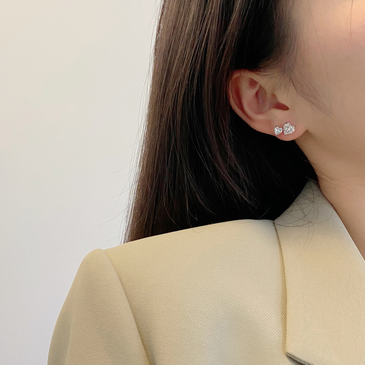 [Windsor Jewelry]Double Heart-Shape Classic Princess Style Earrings