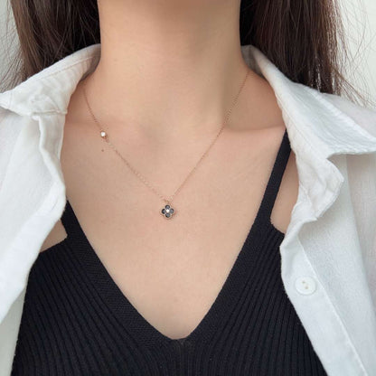 [Windsor Jewelry]Delicate Flower Shape Necklace