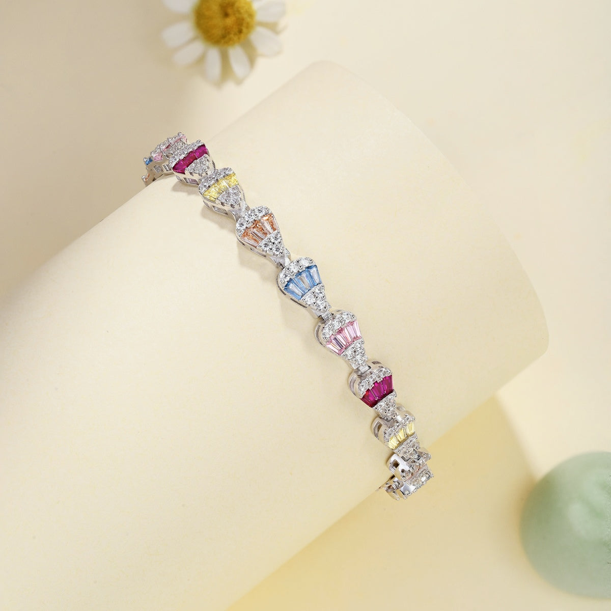 [Windsor Jewelry]Radiant Water Drop Shape Daily Bracelet