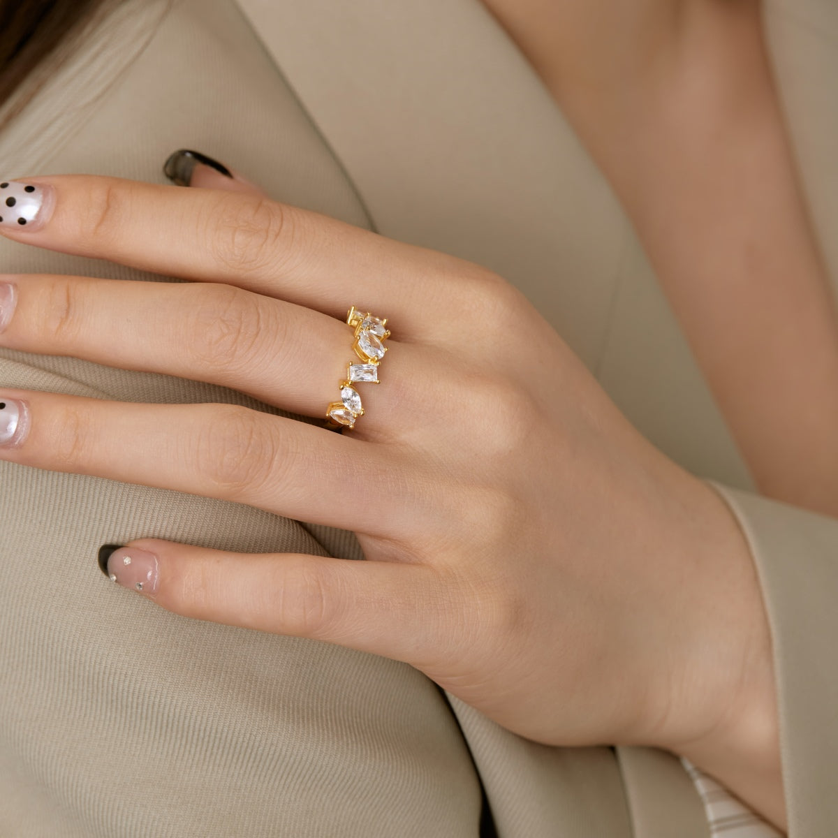[Windsor Jewelry]Delicate Multi Cut Ring