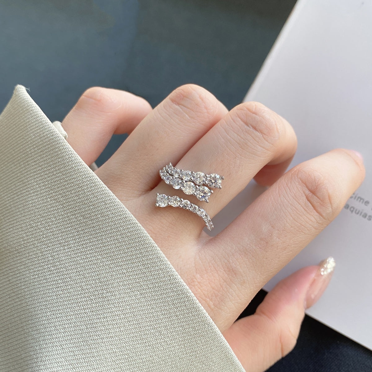 [Windsor Jewelry]Unique Vivid Snake Shape Daily Ring