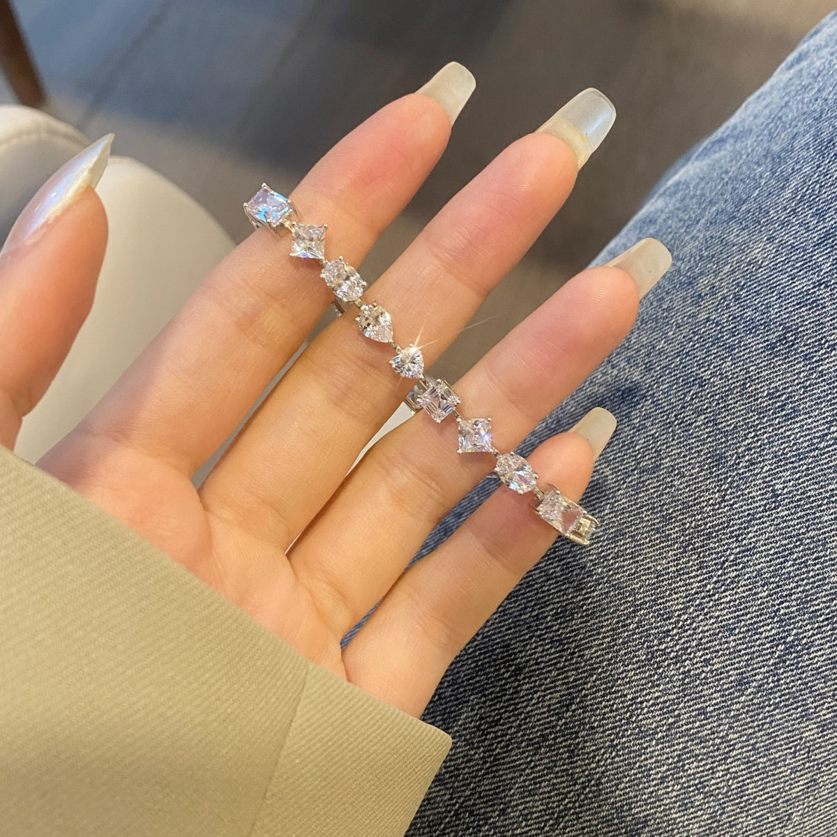 [Windsor Jewelry]Unique Exquisite Multi Cut Daily Bracelet