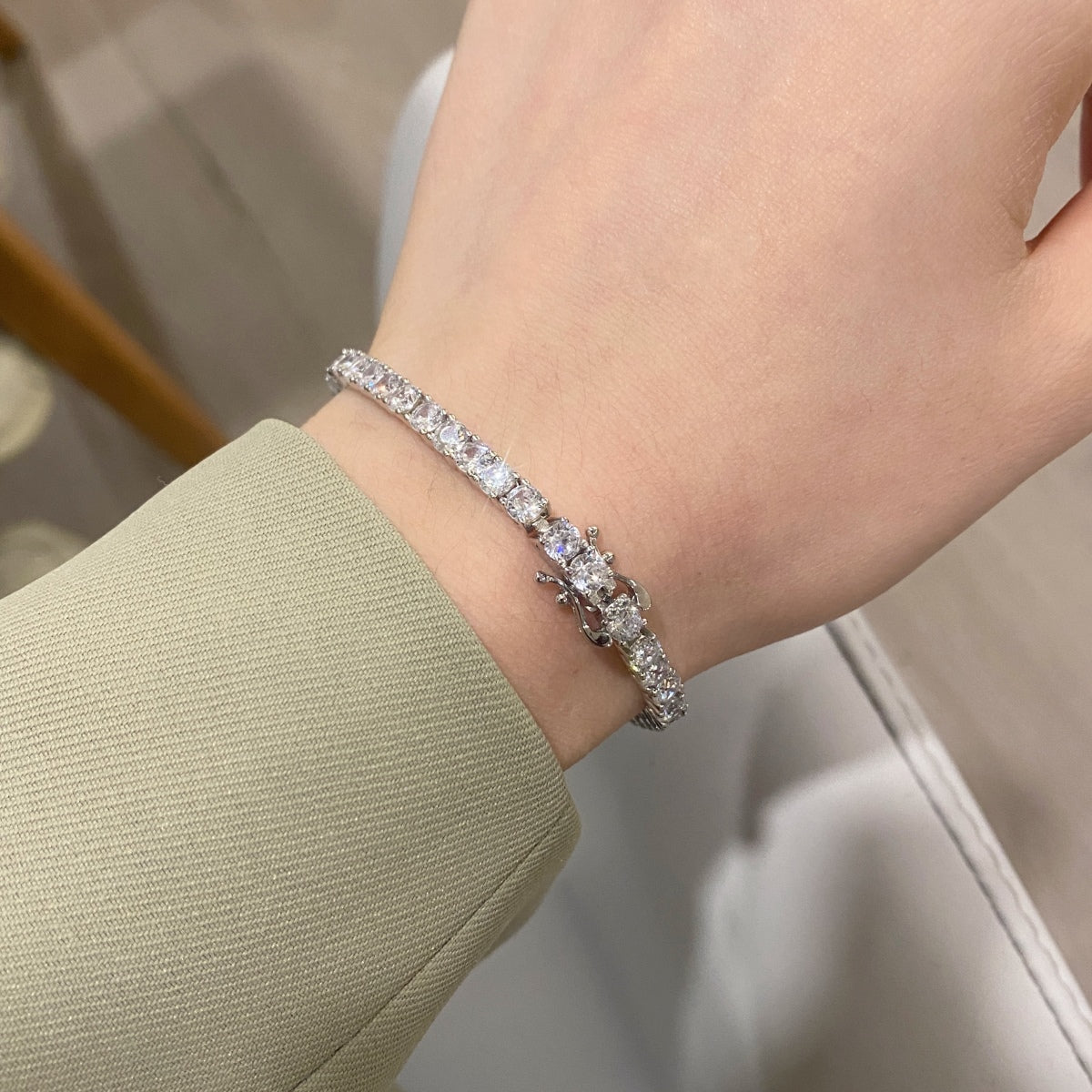 [Windsor Jewelry]Luxurious Ornate Round Cut Tennis Bracelet