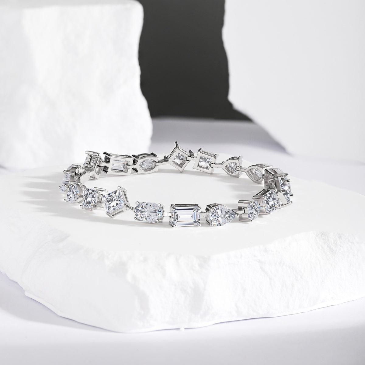 [Windsor Jewelry]Unique Exquisite Multi Cut Daily Bracelet