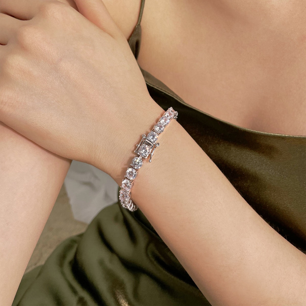 [Windsor Jewelry]0.75 Carat Dazzling Round Cut Wedding Bracelet