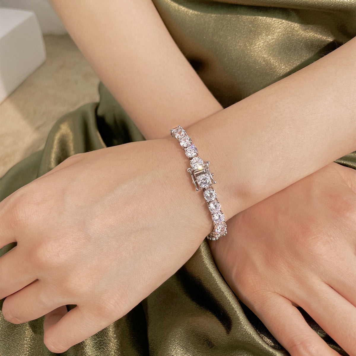 [Windsor Jewelry]0.75 Carat Dazzling Round Cut Wedding Bracelet