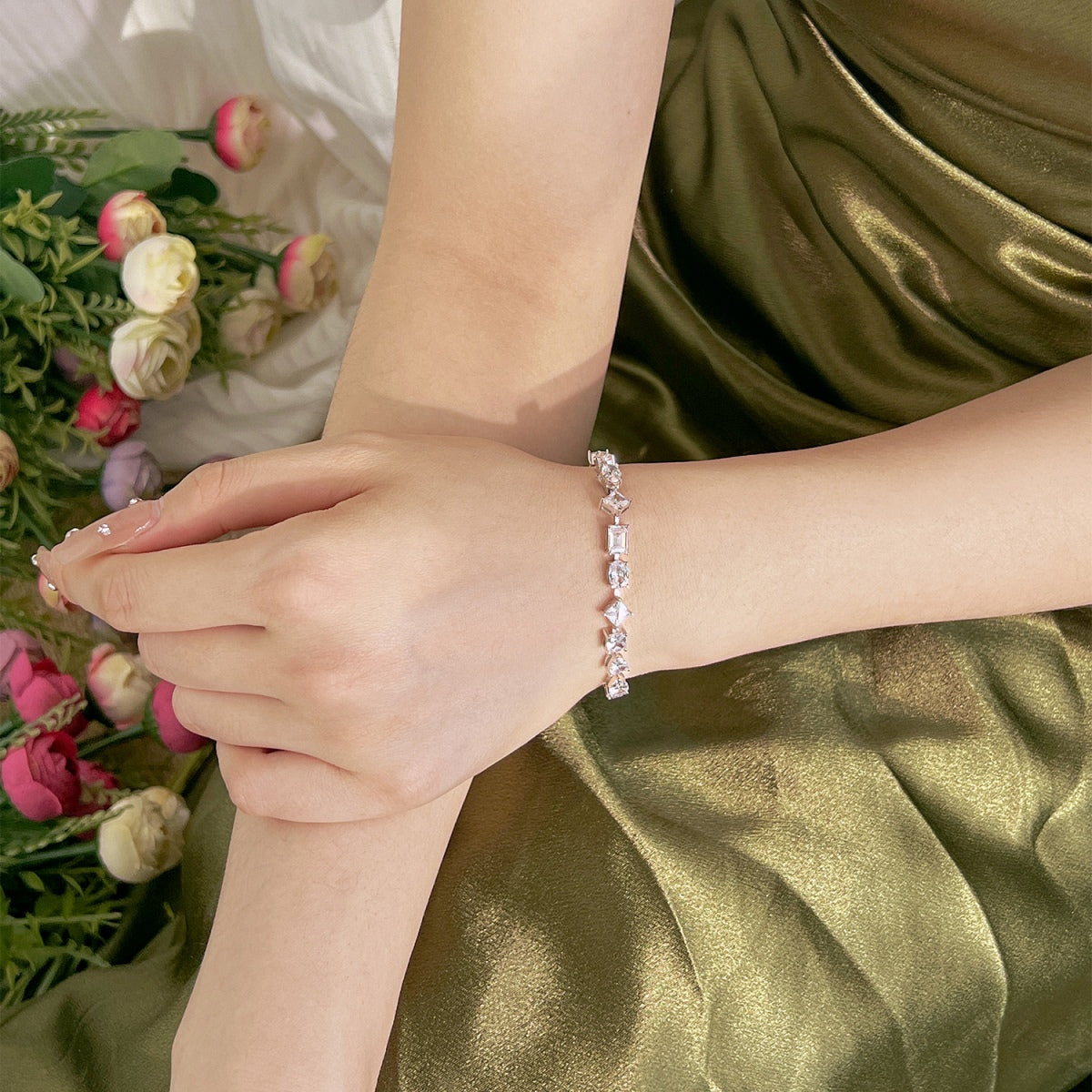 [Windsor Jewelry]Unique Exquisite Multi Cut Daily Bracelet