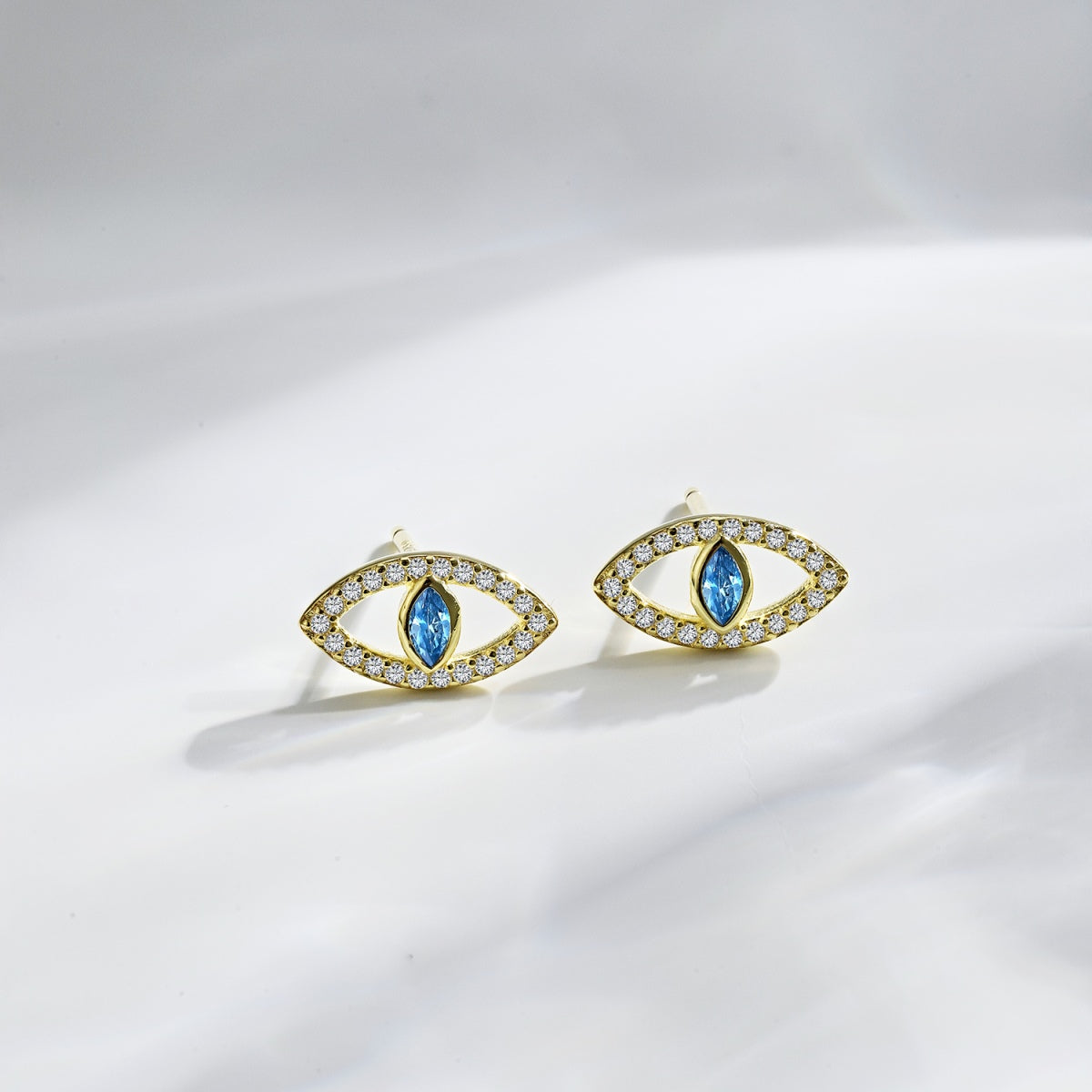 [Windsor Jewelry]Blue Devil Eyes Hollow Stud Earrings