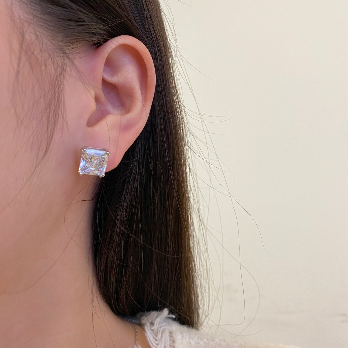 [Windsor Jewelry]Delicate Square Shape Earrings