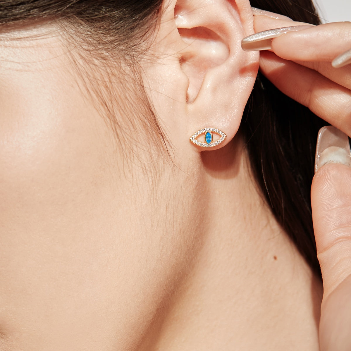 [Windsor Jewelry]Blue Devil Eyes Hollow Stud Earrings