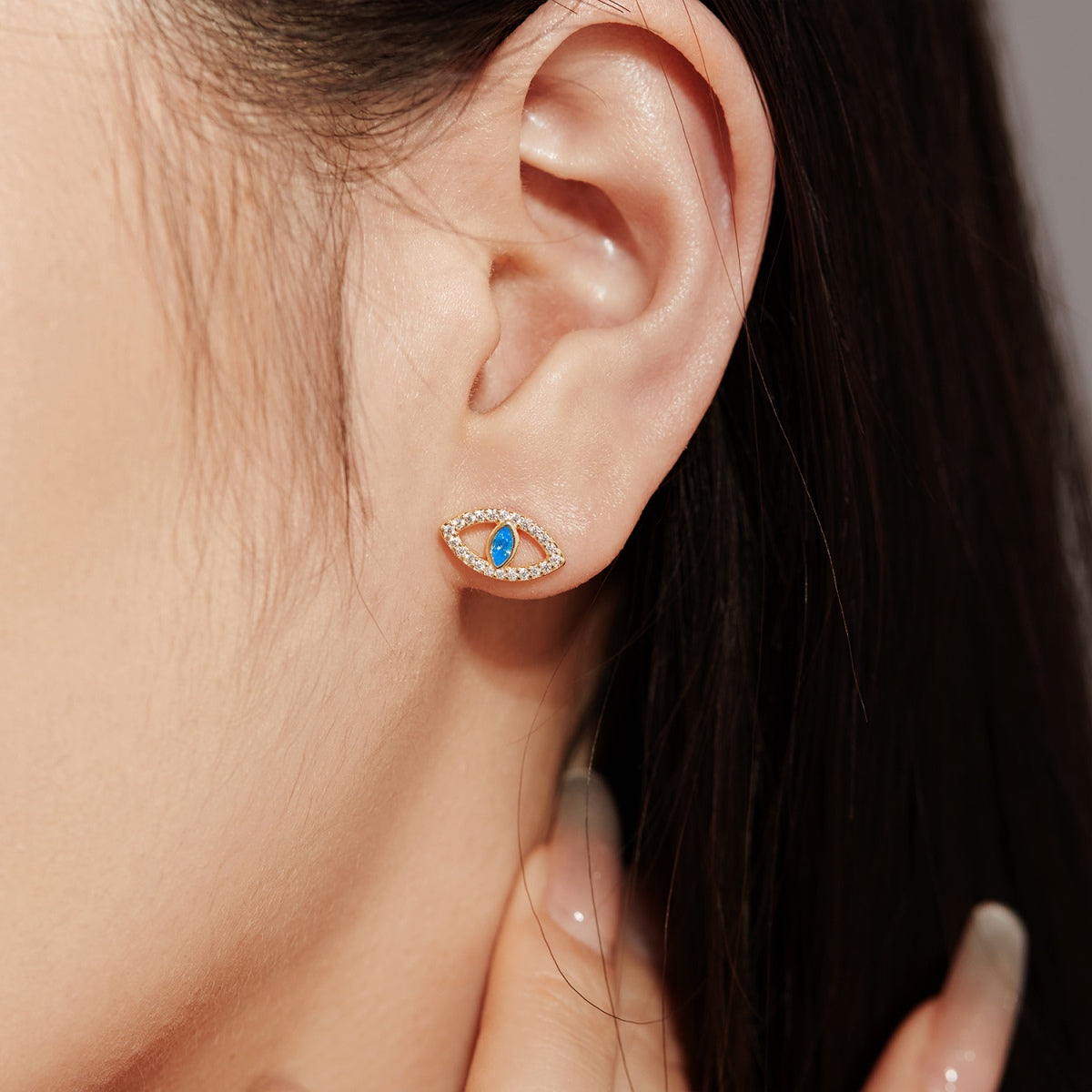 [Windsor Jewelry]Blue Devil Eyes Hollow Stud Earrings