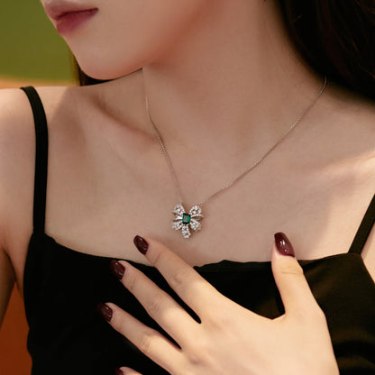 [Windsor Jewelry]Luxurious Flower Shape Emerald Cut Necklace