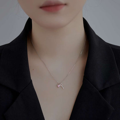 [Windsor Jewelry]Unique Heart Shape Key Pendent Necklace