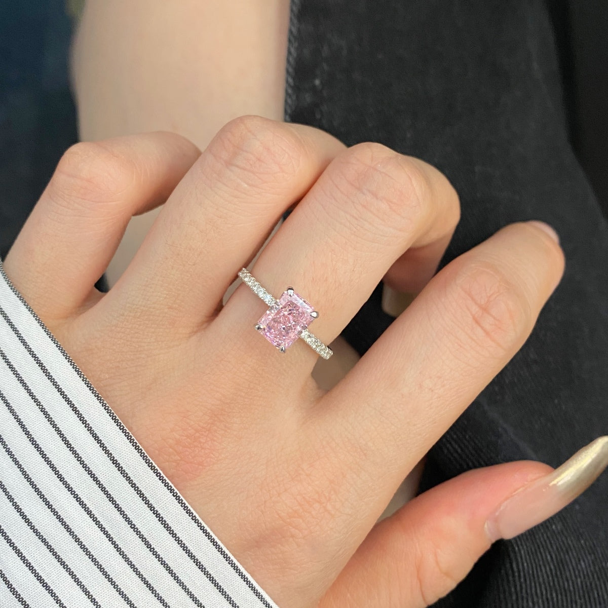 [Windsor Jewelry]2.0 Carat Dazzling Sparkling Radiant Cut Party Ring