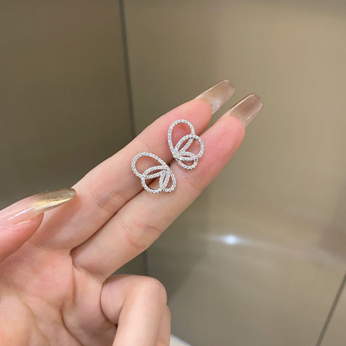 [Windsor Jewelry]Exquisite Butterfly Shape Earrings