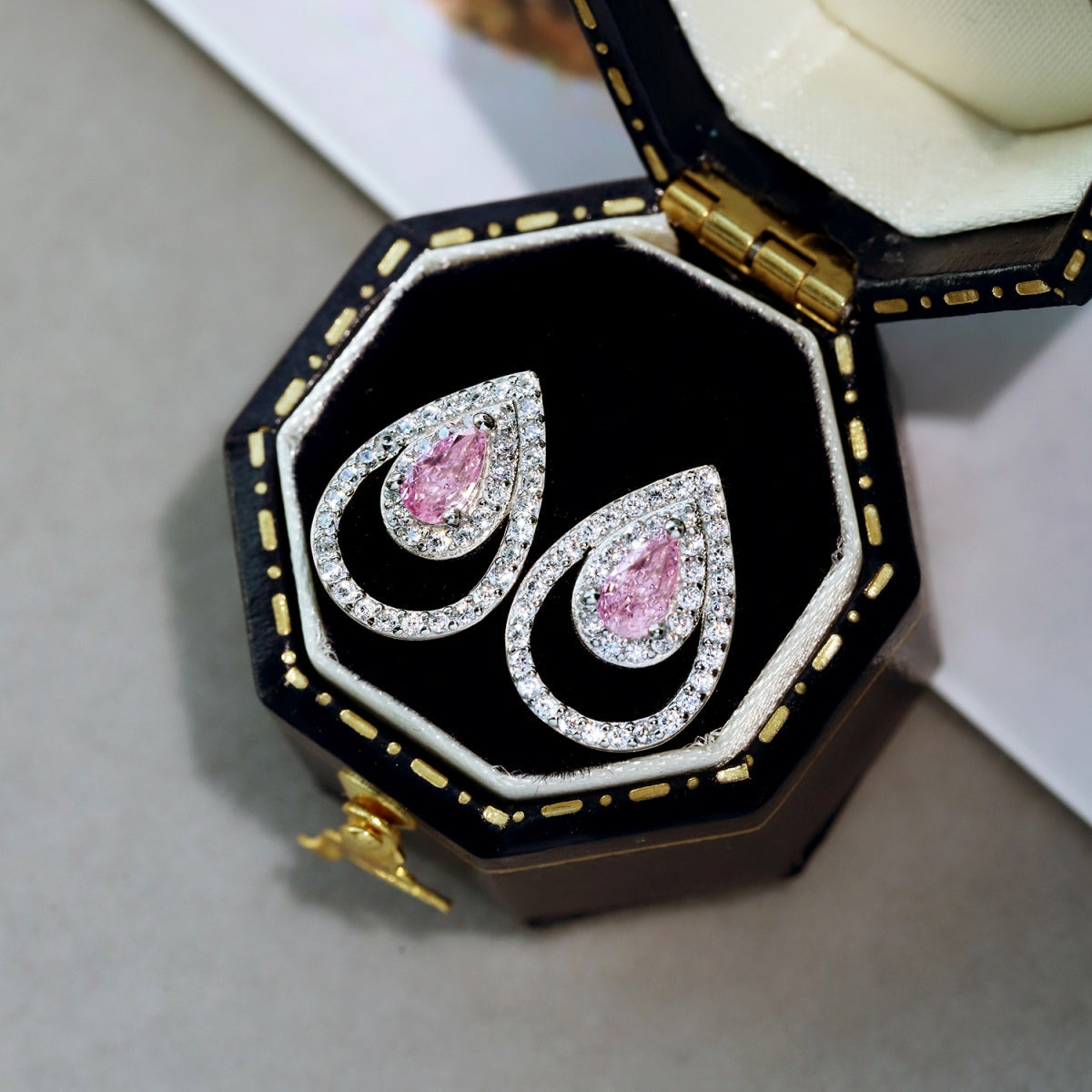 [Windsor Jewelry]Sparkling Delicate Water Drop Shape Daily Earrings