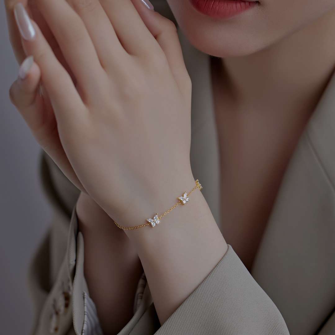 [Windsor Jewelry]Radiant Butterfly Shape Necklace