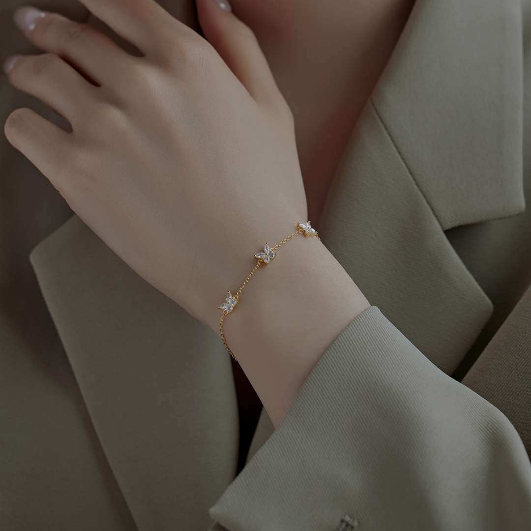 [Windsor Jewelry]Radiant Butterfly Shape Necklace