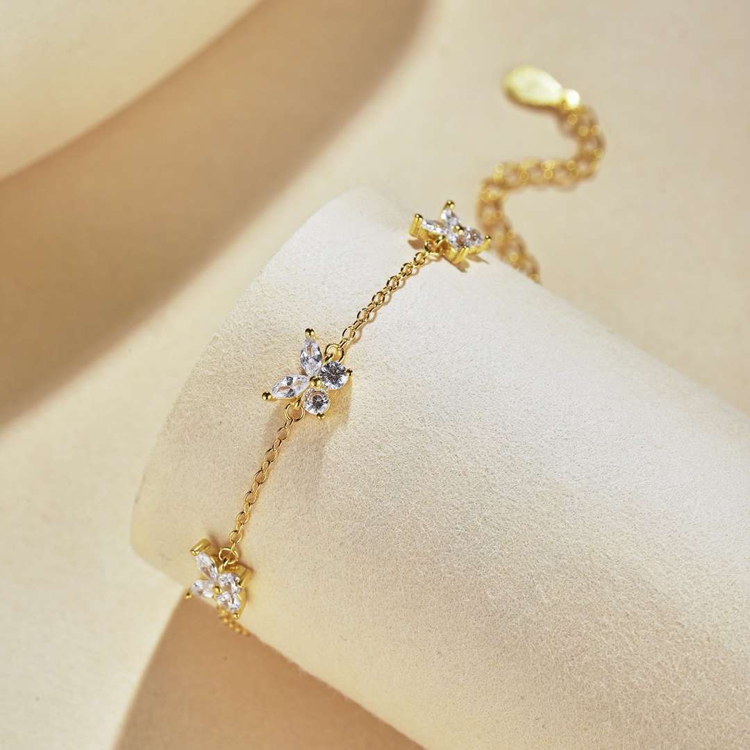 [Windsor Jewelry]Radiant Butterfly Shape Necklace