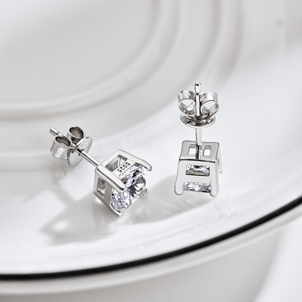 [Windsor Jewelry]1.0 Carat Radiant Princess Cut Wedding Earrings