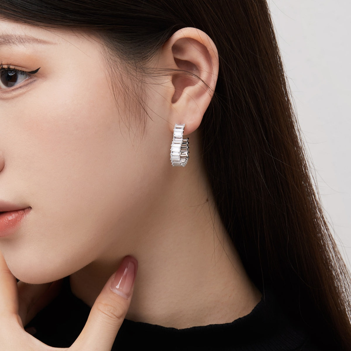 [Windsor Jewelry]Radiant Heart Cutout Earrings