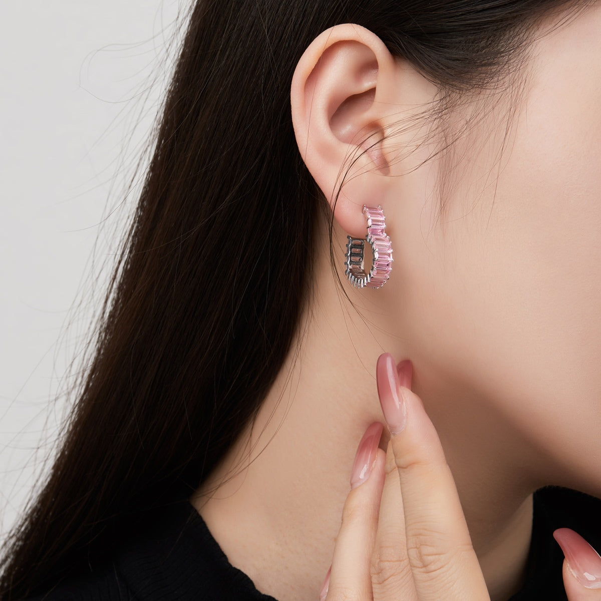 [Windsor Jewelry]Radiant Heart Cutout Earrings