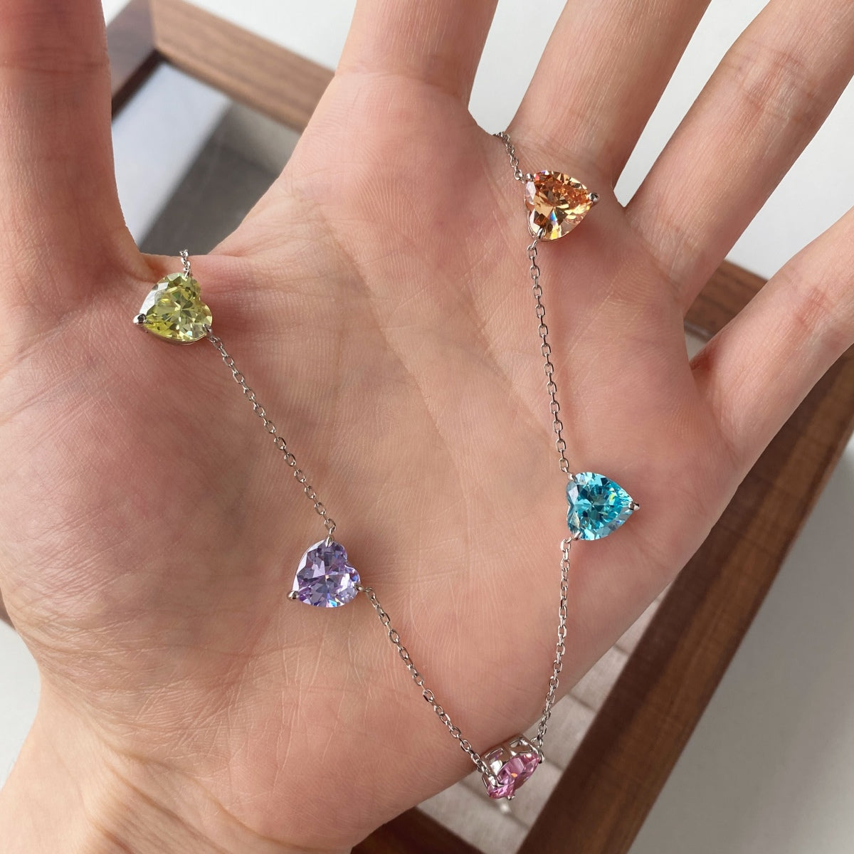 [Windsor Jewelry]Sparkling Colorful Heart Cut Necklace
