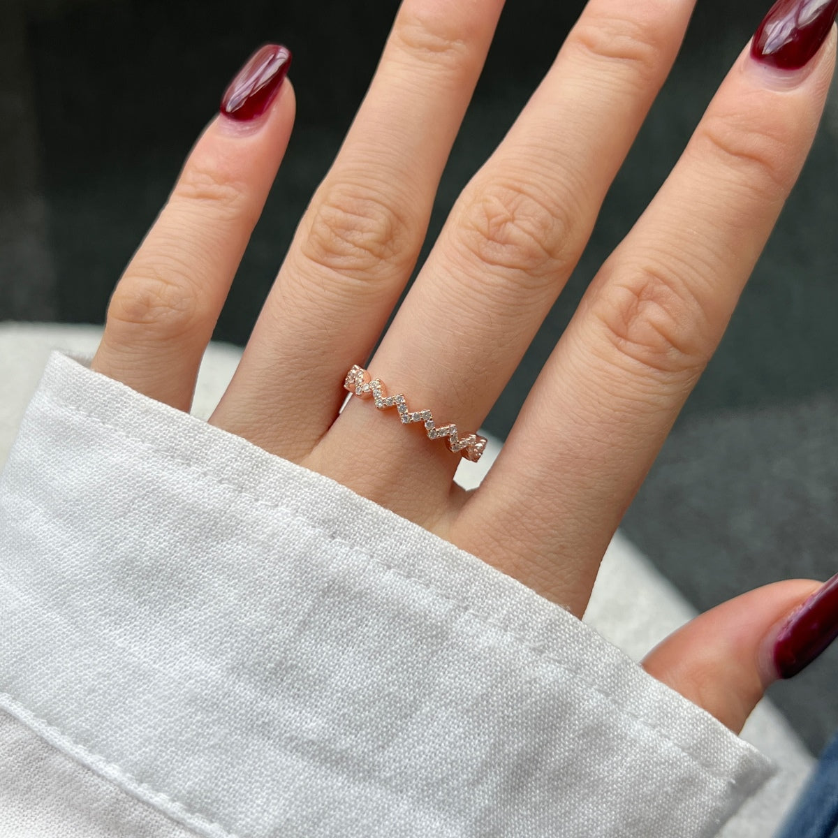[Windsor Jewelry]Delicate Enchanting Wave Shape Daily Ring