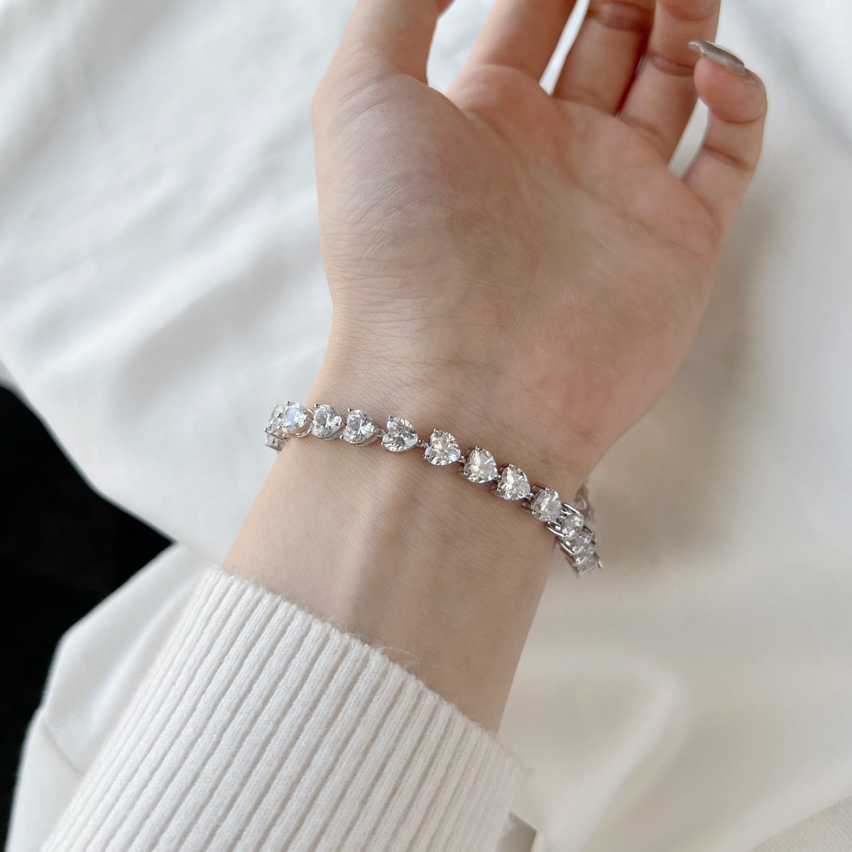 [Windsor Jewelry]0.75 Carat Elegant Romantic Heart Shape Lover Bracelet