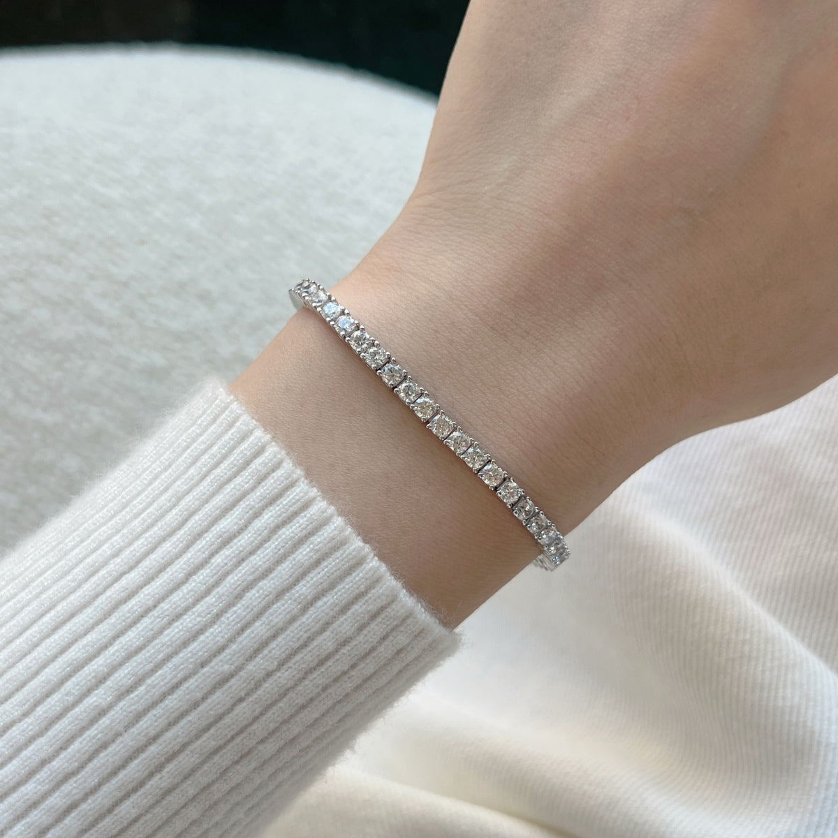 [Windsor Jewelry]Dainty Charming Round Cut Tennis Bracelet