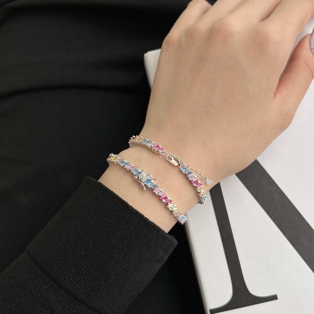 [Windsor Jewelry]Ornate Sparkling Multi Cut Party Bracelet