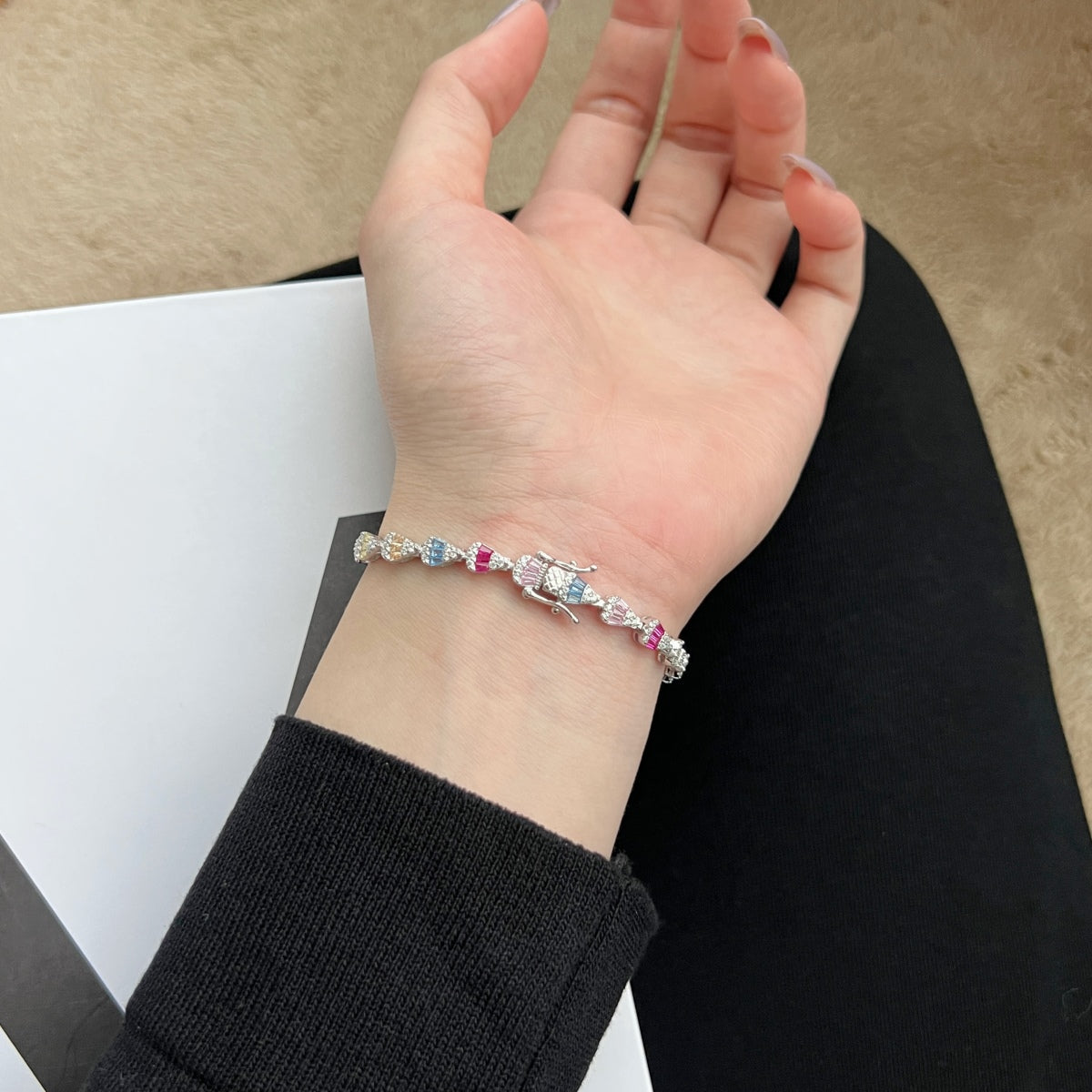 [Windsor Jewelry]Radiant Water Drop Shape Daily Bracelet