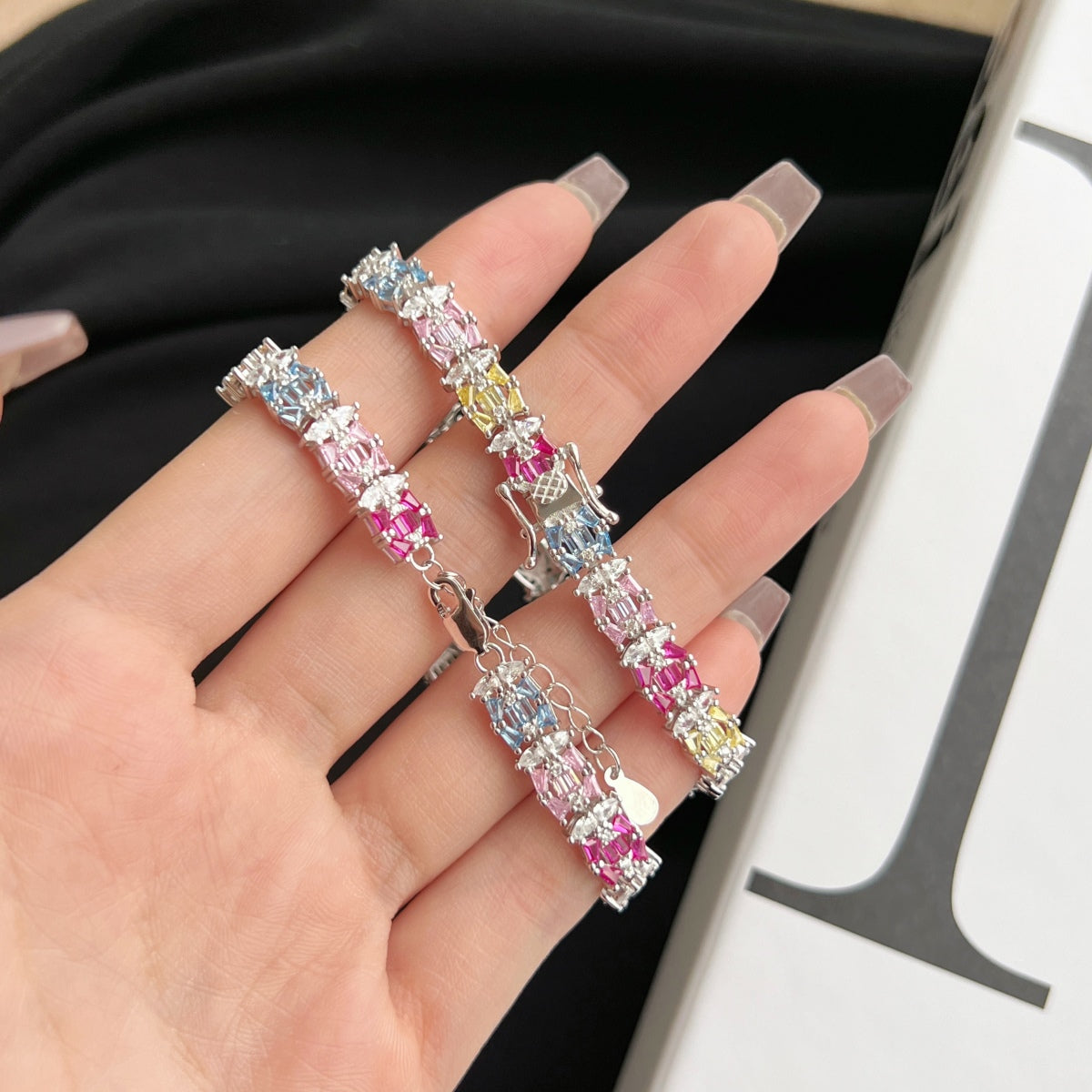 [Windsor Jewelry]Delicate Colorful Multi Cut Party Bracelet