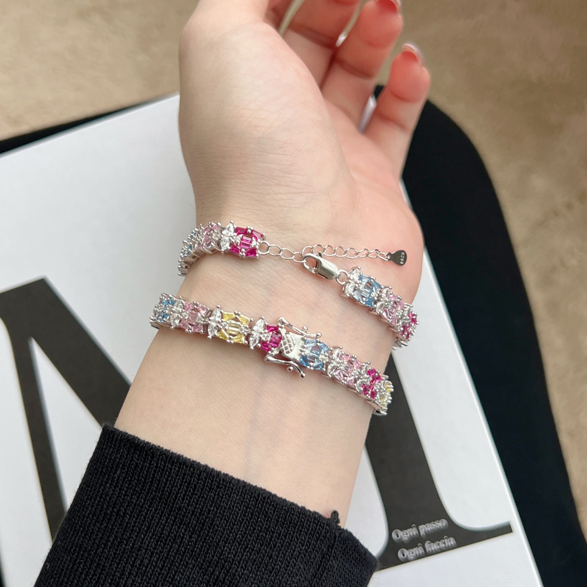 [Windsor Jewelry]Delicate Colorful Multi Cut Party Bracelet