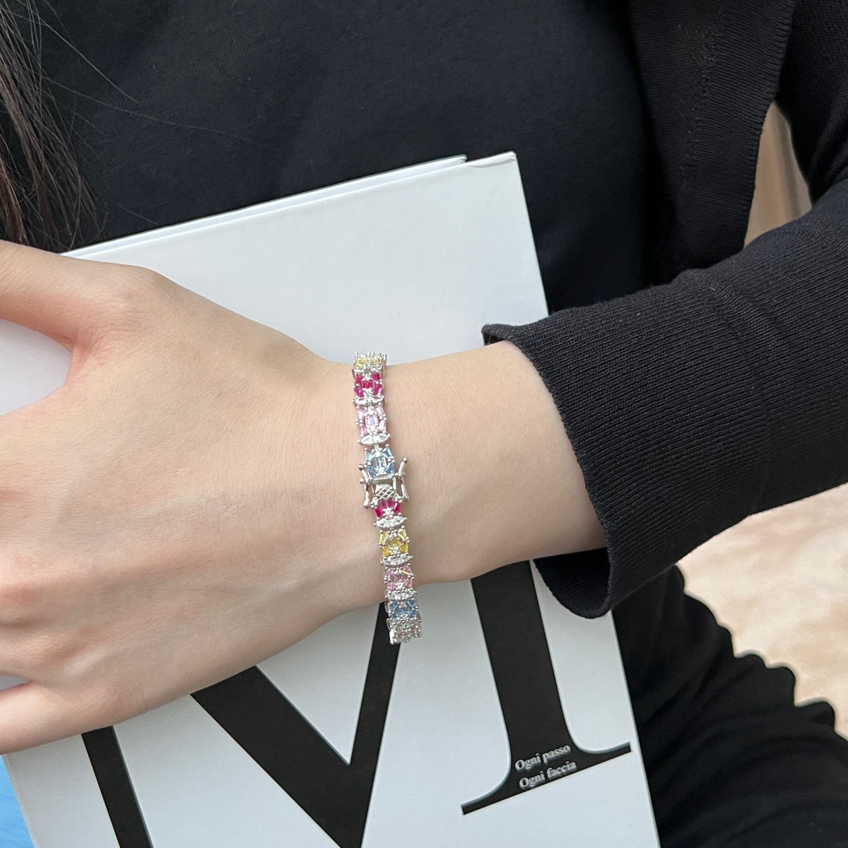 [Windsor Jewelry]Delicate Colorful Multi Cut Party Bracelet