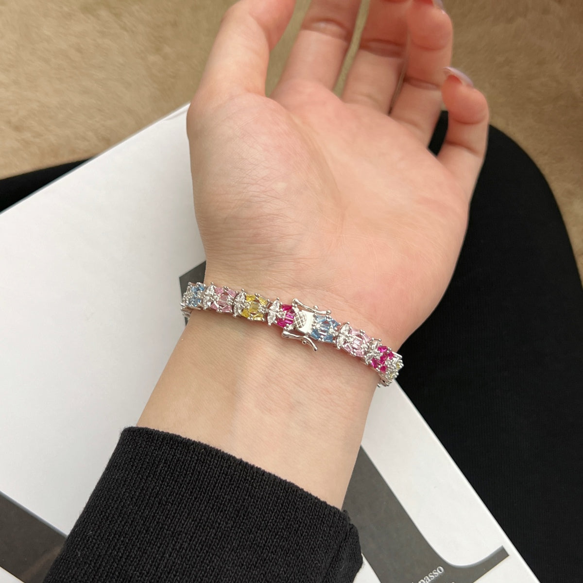 [Windsor Jewelry]Delicate Colorful Multi Cut Party Bracelet