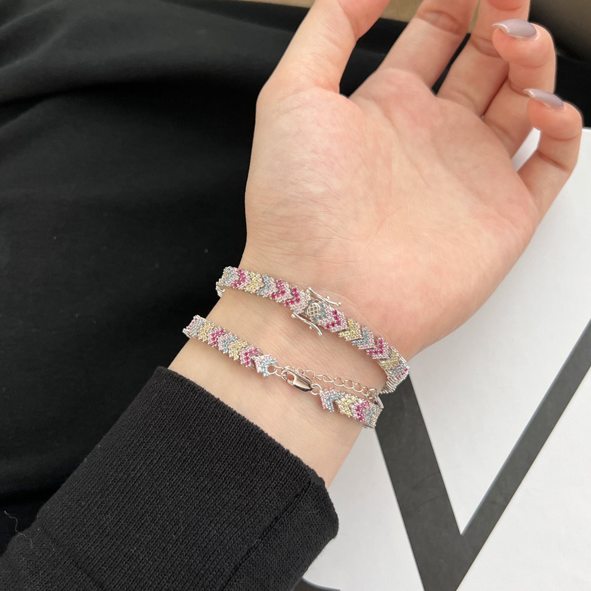 [Windsor Jewelry]Ornate Sparkling Round Cut Party Bracelet